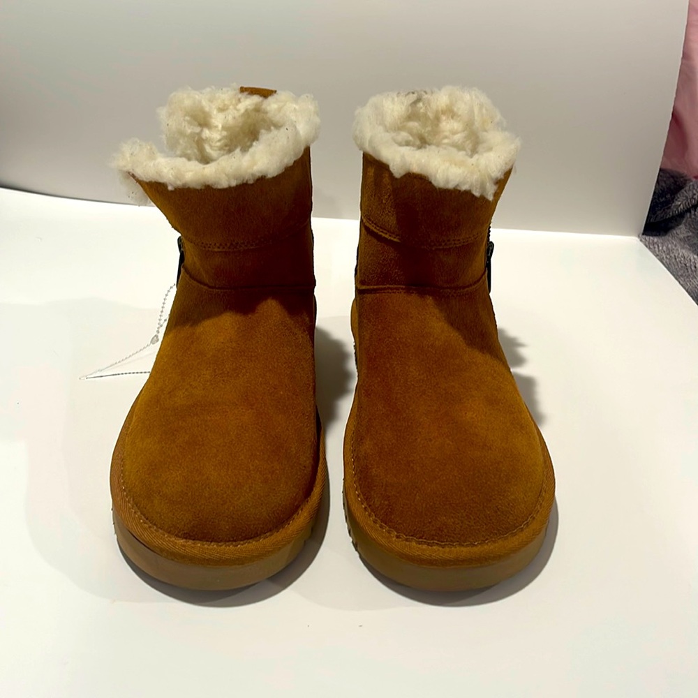 KOOLABURRA BY UGG Women Brown Short Boot Size 6. NWOT